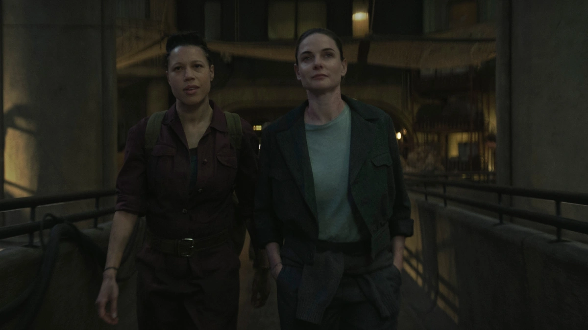 Remmie Milner e Rebecca Ferguson no episódio 8 da temporada 3 de Silo no Apple TV