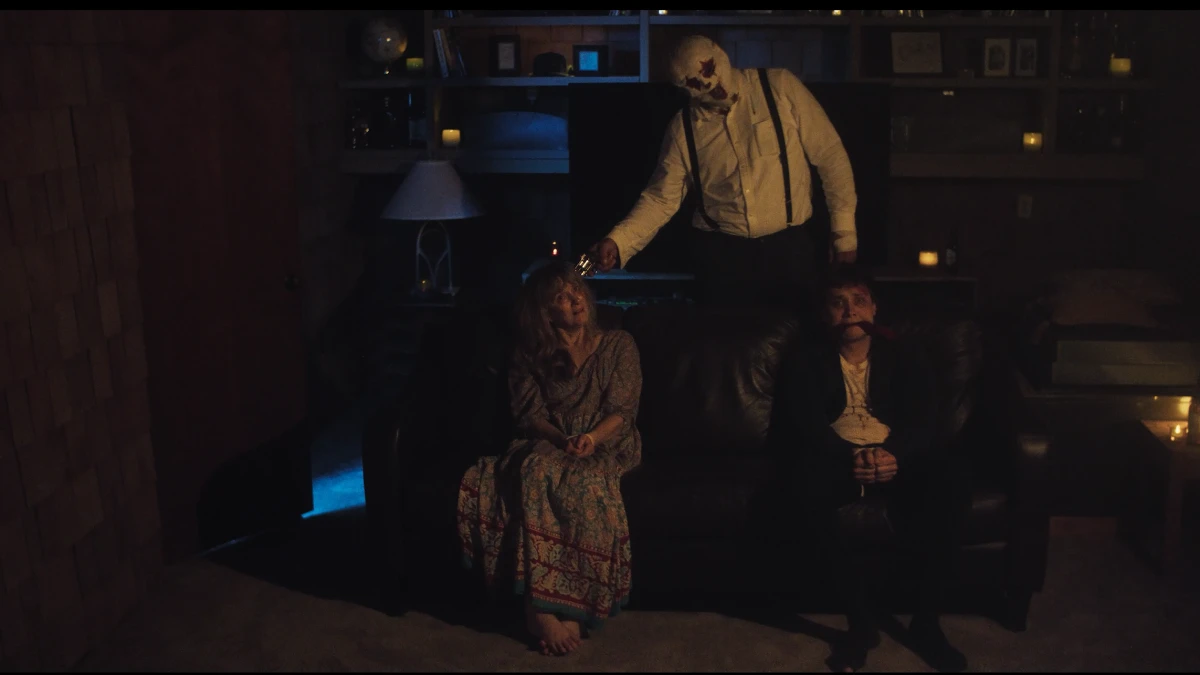 Sangrar - Bleed - Cinefantasy Still #2 (Wide Mask w Faye & Ben)