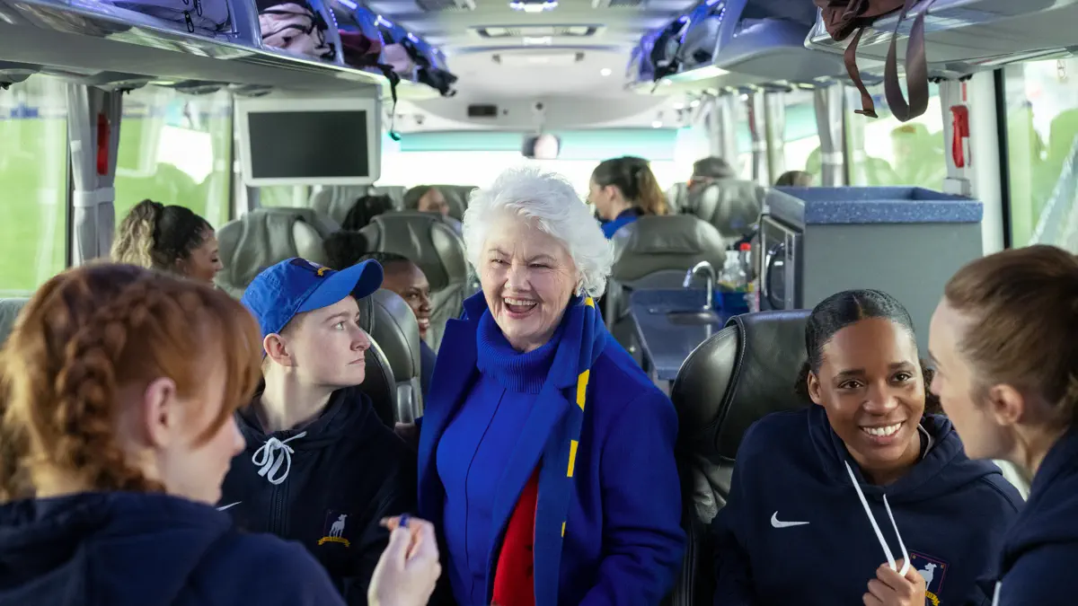Annette Badland no episódio 9 da temporada 4 de Ted Lasso