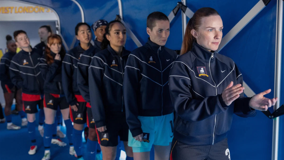 Faye Marsay, Jude Mack, Mercedes Assad, Gabrielle Dieujuste, Annelise Heywood, Aisling Sharkey, Rex Hayes, Terri Olejnik e Karesha Iton no episódio 5 da temporada 4 de Ted Lasso