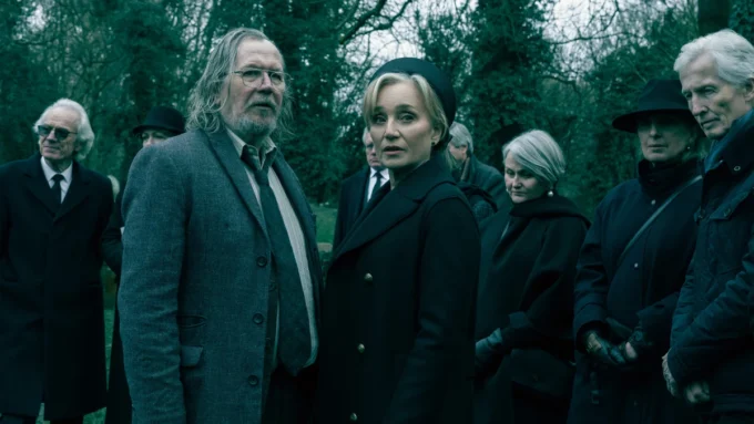 Gary Oldman e Kristin Scott Thomas no episódio 1 da temporada 6 de Slow Horses