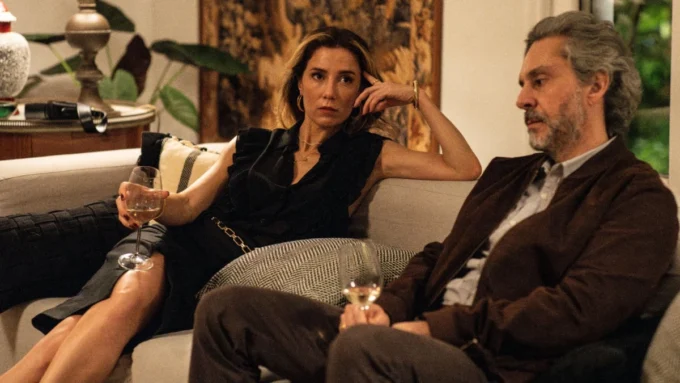 Marjorie Estiano e Alexandre Nero no filme brasileiro Precisamos Falar