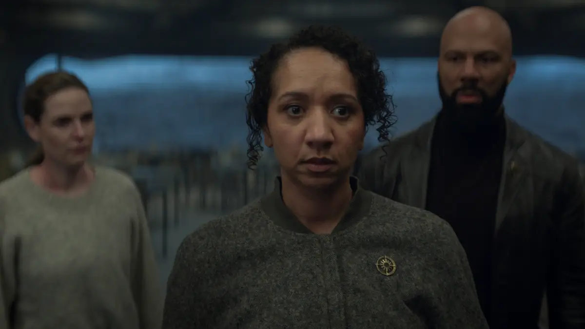 Rebecca Ferguson, Alexandria Riley e Common no episódio 10 da temporada 3 de Silo