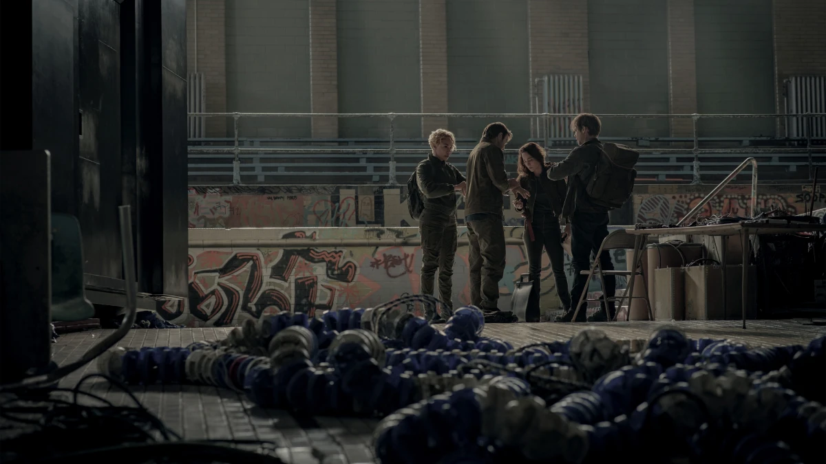 Amanda Brugel, Joel Edgerton, Alice Braga e Jimmi Simpson no episódio 10 da temporada 2 de Matéria Escura