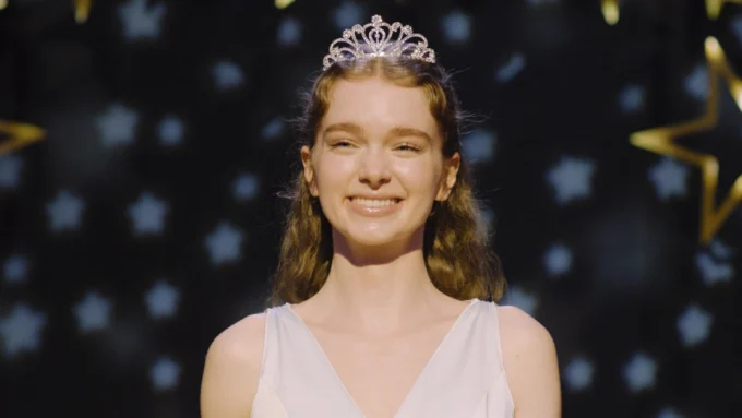 Carrie A Estranha série 2026 Prime Video crítica final explicado resumo elenco