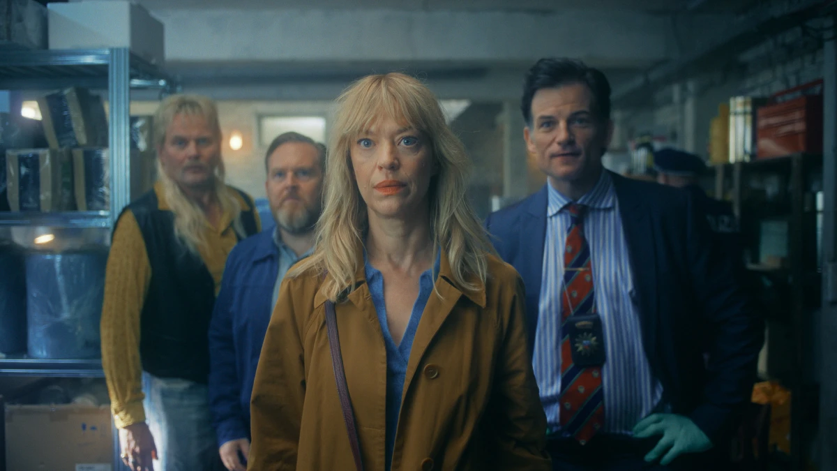 Devid Striesow, Axel Stein, Heike Makatsch e Torben Liebrecht no episódio 1 da temporada 2 de Onde Está a Wanda