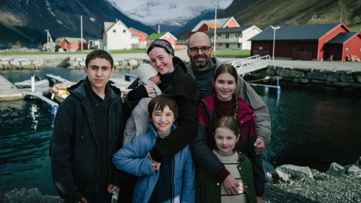 FJORD DIAMOND FILMS CRÉDITO TUDOR PANDURU