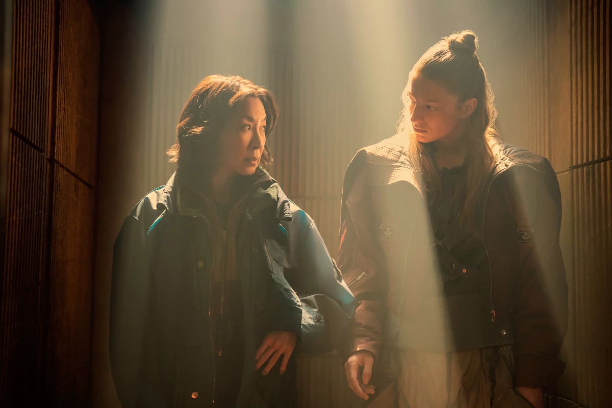 Michelle_Yeoh_as_Olwen_and_Hunter_Schafer_as_Cora_in_Blade_Runner_2099_-_Credit_Clay_Enos_for_Prime_3000 (1)