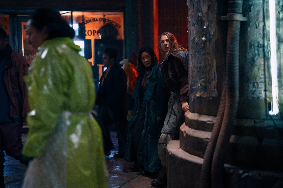Michelle_Yeoh_as_Olwen_and_Hunter_Schafer_as_Cora_in_Blade_Runner_2099_-_Credit_Clay_Enos_for_Prime_3000